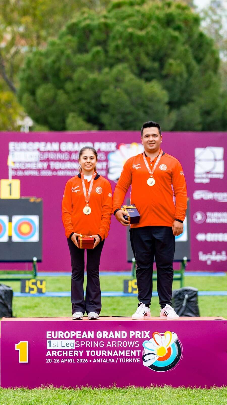 Hazal ve Emircan’dan Altın Madalya 1